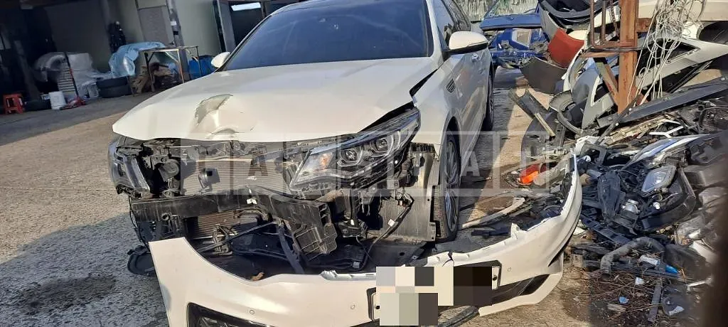 Photo 2 of 10: 2018 Kia K5 2.0, VIN KNAGU411BKA264351 — Korean insurance auction