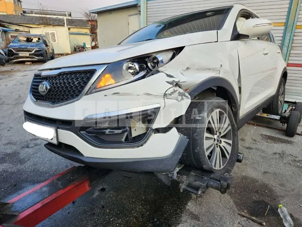 Photo 2 of 6: 2015 Kia Sportage, VIN KNAPC813DFK706444 — Korean insurance auction