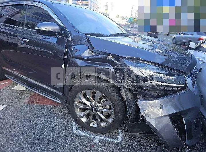 Photo 2 of 8: 2017 Kia Sorento 2.2 — Korean insurance auction