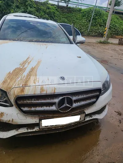 Photo 1 of 4: 2018 Mercedes-Benz E300 4Matic, VIN WDDZF4KB4JA384510 — Korean insurance auction