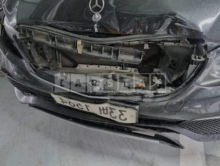 Photo 2 of 9: 2017 Mercedes-Benz E 300, VIN WDDZF4JB5HA224731 — Korean insurance auction
