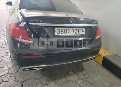 Photo 1 of 29: 2019 Mercedes-Benz E300 4Matic, VIN WDDZF4KB5KA683330 — Korean insurance auction