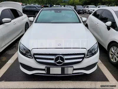 Photo 1 of 13: 2016 Mercedes-Benz Sandsbenz E300 — Korean insurance auction