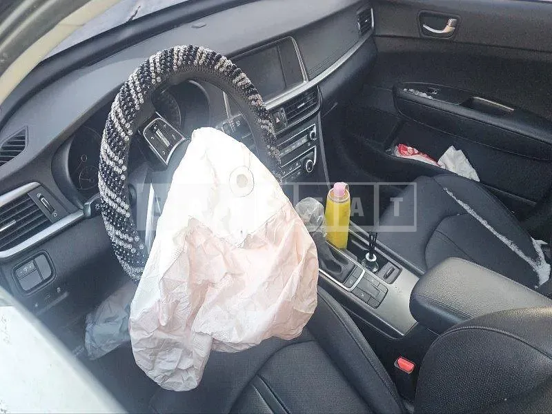 Photo 2 of 5: 2019 Kia K5 — Korean insurance auction