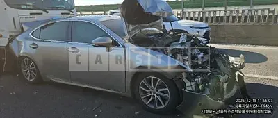 Photo 1 of 5: 2017 Lexus ES300h, VIN JTHBW1GG2H2156913 — Korean insurance auction