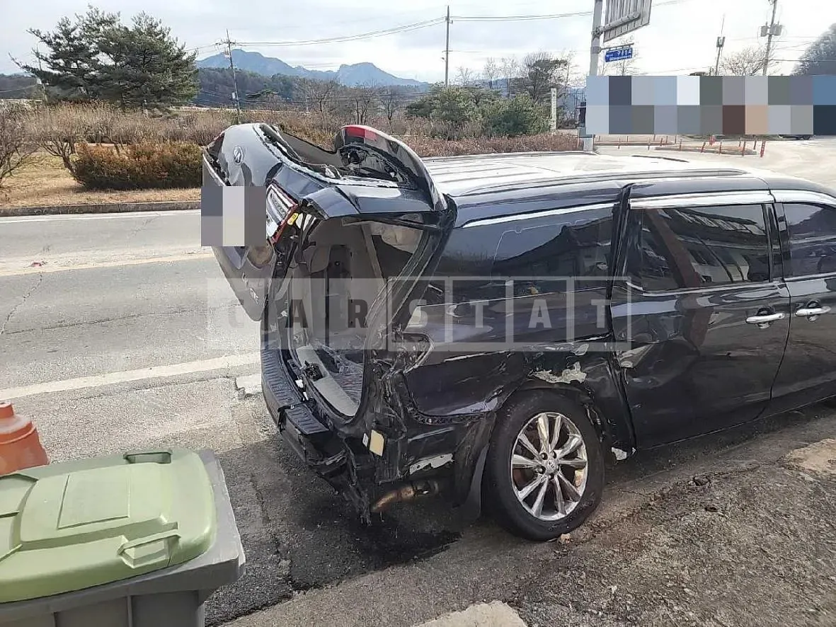 Photo 2 of 15: 2019 Kia Carnival Limousine, VIN KNAMB81ABLS625801 — Korean insurance auction