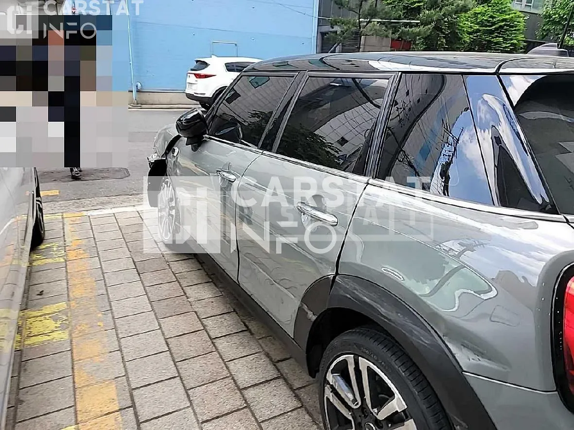 Photo 2 of 28: 2020 MINI Cooper Five-Door, VIN WMWXV7108M2N29257 — Korean insurance auction