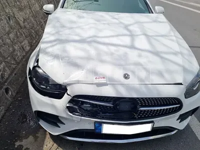 Photo 1 of 17: 2022 Mercedes-Benz E220d, VIN W1KZF0FB6NB036887 — Korean insurance auction