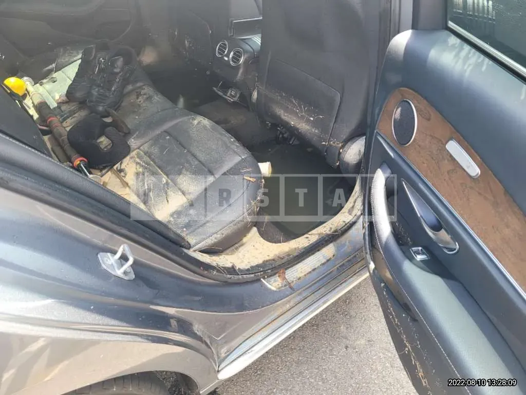 Photo 2 of 37: 2018 Mercedes-Benz E300, VIN WDDZF4JB7JA366665 — Korean insurance auction