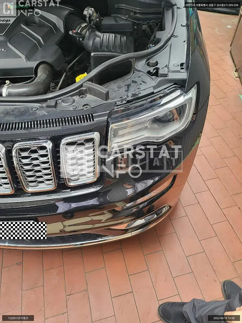 Photo 2 of 17: 2018 Jeep Grand Cherokee, VIN 1C4RJFJM4JC158687 — Korean insurance auction