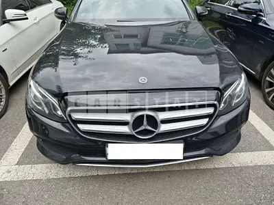 Photo 1 of 11: 2018 Mercedes-Benz E 200 — Korean insurance auction