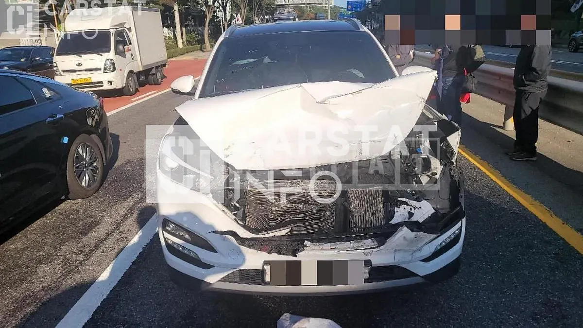 Photo 2 of 5: 2015 Hyundai Tucson TL 2.0 — Korean insurance auction