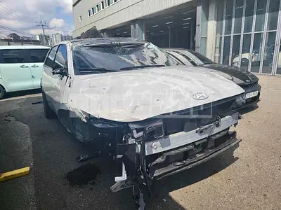Photo 1 of 43: 2022 Hyundai Ionic 5, VIN KMHKR81CPNU095397 — Korean insurance auction