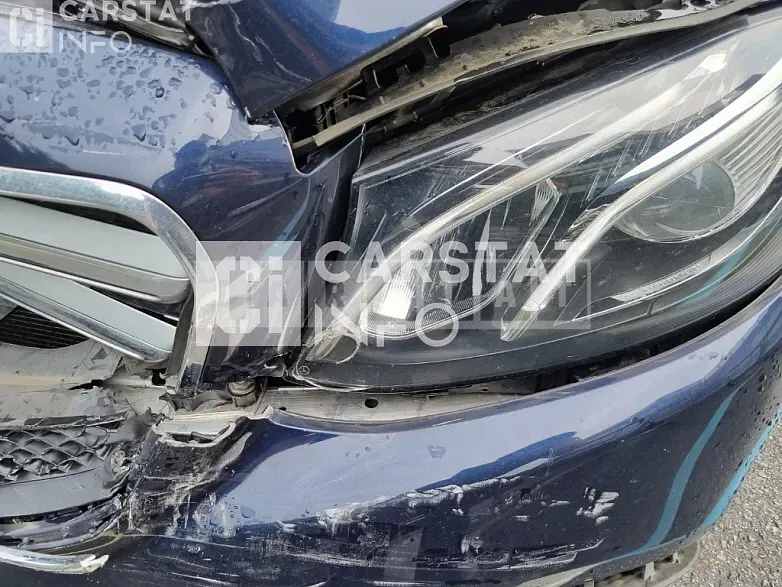 Photo 2 of 23: 2018 Mercedes-Benz E 200, VIN WDDZF4CB7JA403372 — Korean insurance auction
