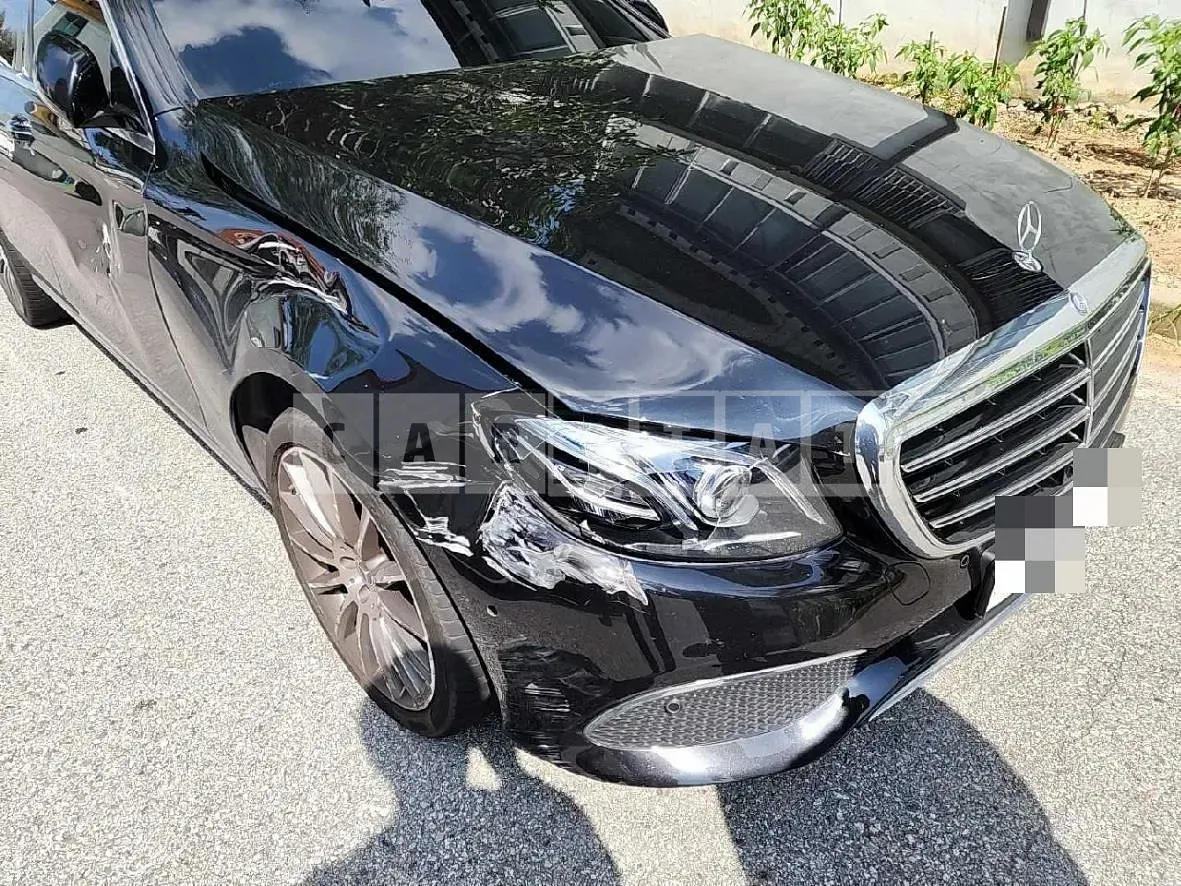 Photo 2 of 30: 2016 Mercedes-Benz E300 4Matic, VIN WDDZF4KB7HA078394 — Korean insurance auction