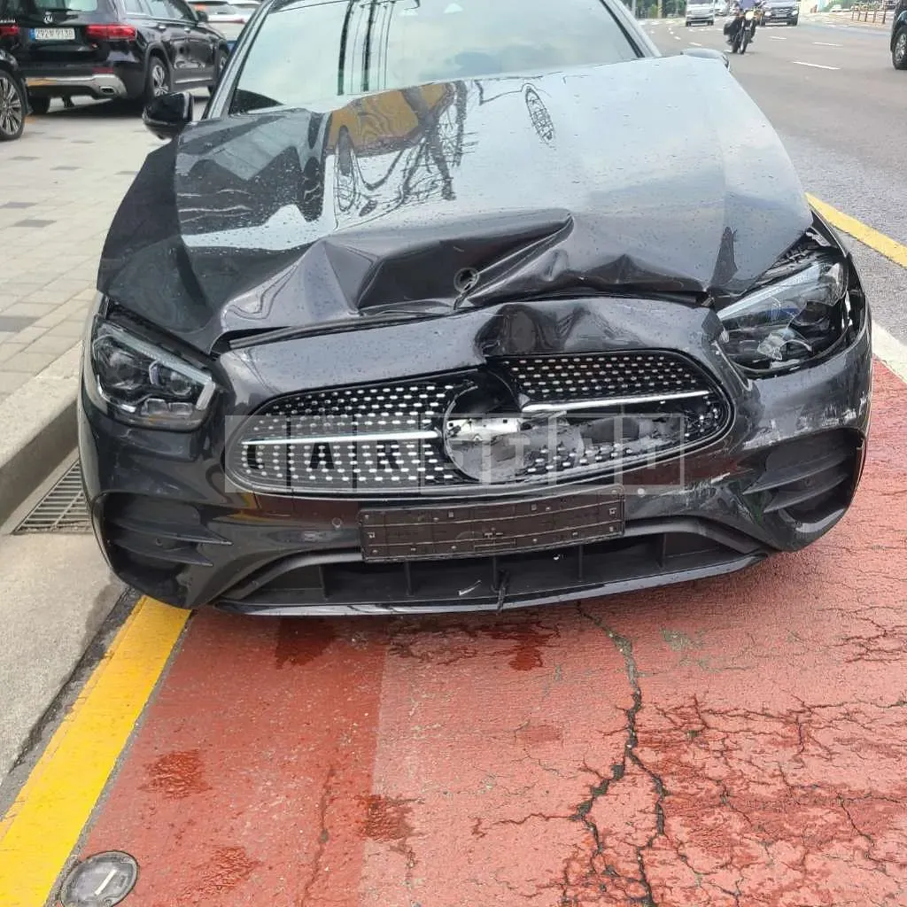 Photo 2 of 28: 2023 Mercedes-Benz E350 4Matic — Korean insurance auction