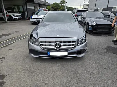 Photo 1 of 19: 2017 Mercedes-Benz E220 d, VIN WDDZF0EB8HA136534 — Korean insurance auction