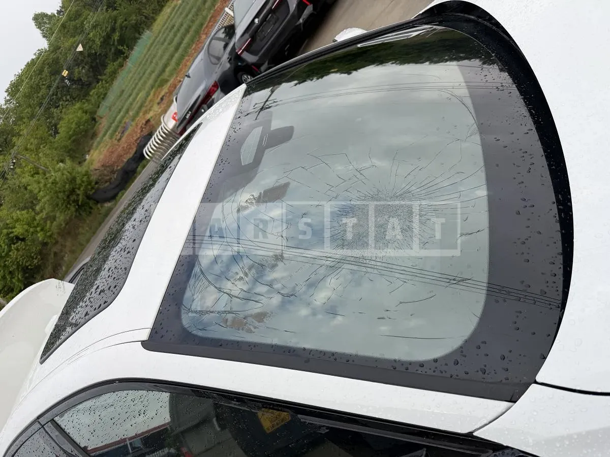 Photo 2 of 13: 2025 BMW 320i — Korean insurance auction