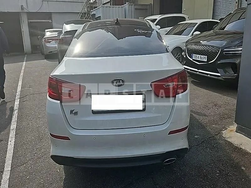 Photo 2 of 29: 2015 Kia K5, VIN KNAGM419BFA633542 — Korean insurance auction