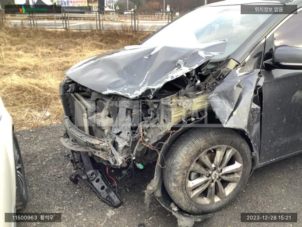 Photo 2 of 11: 2015 Kia Carnival, VIN KNAME81ABGS089362 — Korean insurance auction
