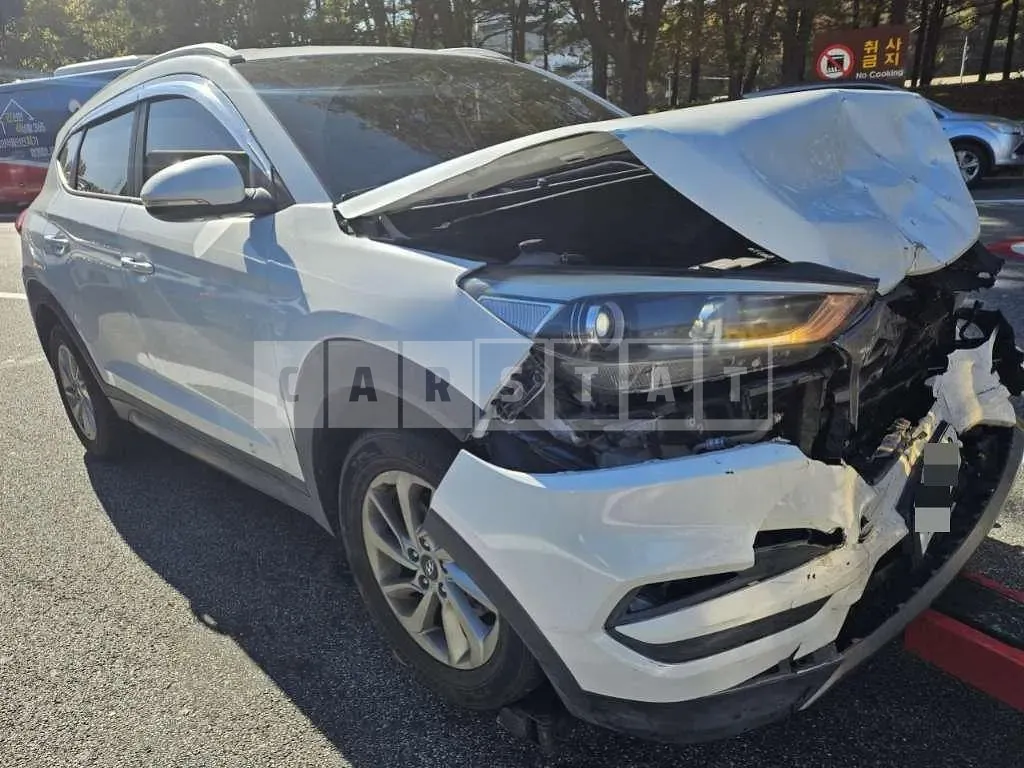 Photo 2 of 4: 2015 Hyundai Tucson TL — Korean insurance auction