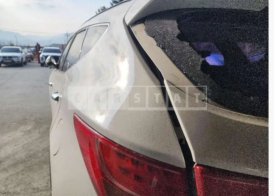 Photo 2 of 12: 2014 Hyundai Santa Fe DM — Korean insurance auction