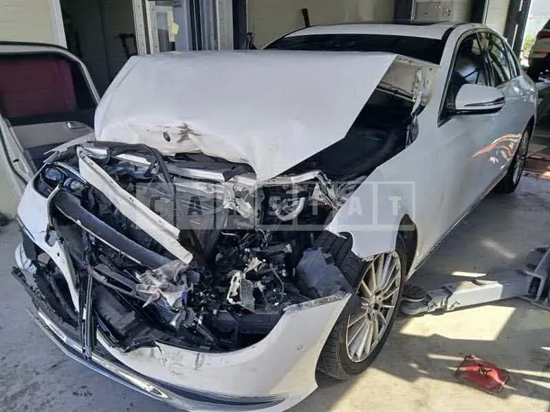 Photo 2 of 16: 2021 Mercedes-Benz E250, VIN W1KZF4FB3MA971604 — Korean insurance auction