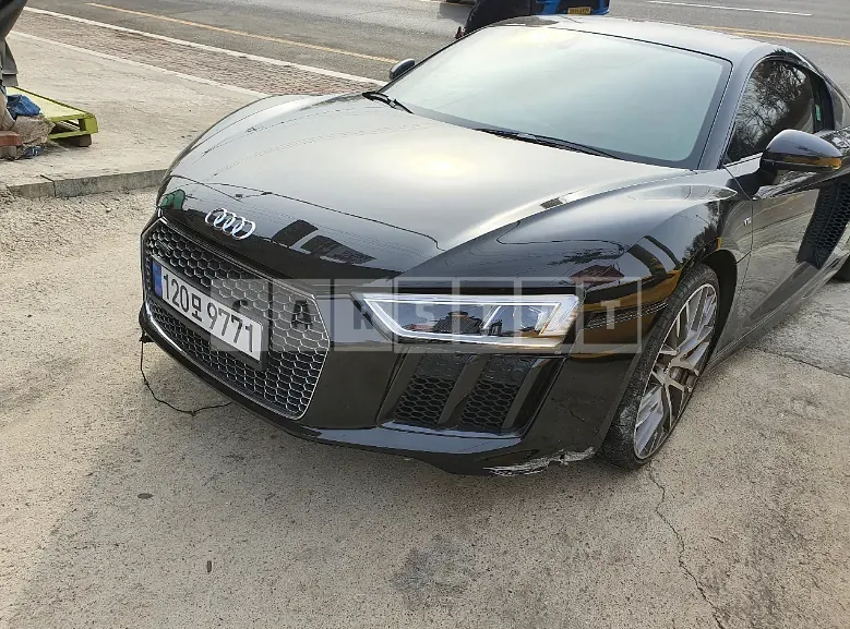 Photo 2 of 36: 2017 Audi R8 Copue V10 Plus, VIN WUAZZZFX0H7901574 — Korean insurance auction