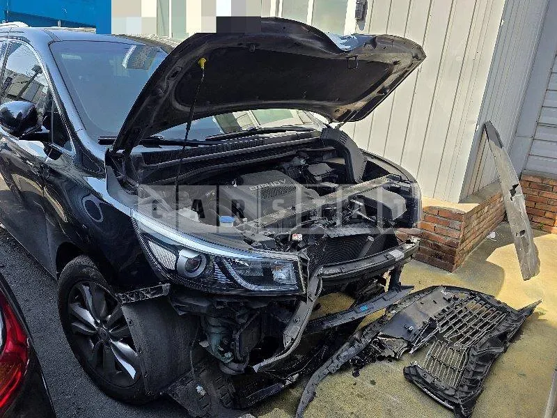 Photo 2 of 5: 2017 Kia Carnivals — Korean insurance auction