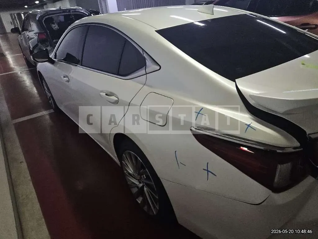 Photo 2 of 7: 2024 Lexus ES300h — Korean insurance auction