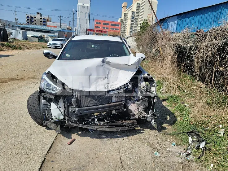 Photo 2 of 25: 2015 Hyundai Santa Fe, VIN KMHSW81UBFU411919 — Korean insurance auction