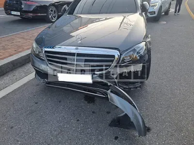 Photo 1 of 15: 2020 Mercedes-Benz E300 4Matic, VIN W1KZF4KB8LA763545 — Korean insurance auction
