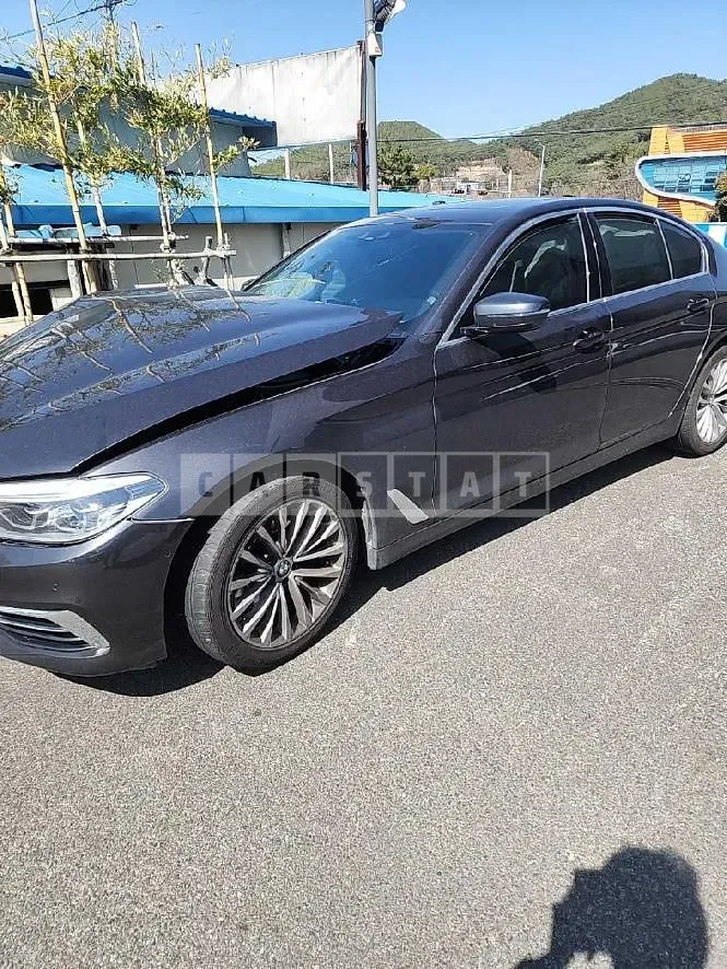 Photo 2 of 19: 2019 BMW 520d Luxury, VIN WBAJF3109LWW57168 — Korean insurance auction