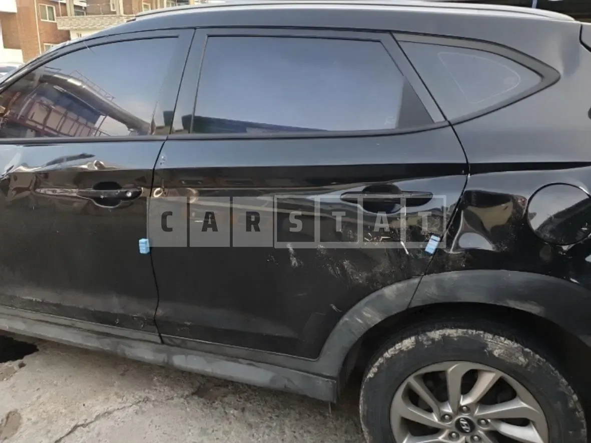 Photo 2 of 38: 2015 Hyundai Tucson TL 1.7 — Korean insurance auction