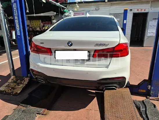 Photo 2 of 16: 2017 BMW 520d xDrive — Korean insurance auction