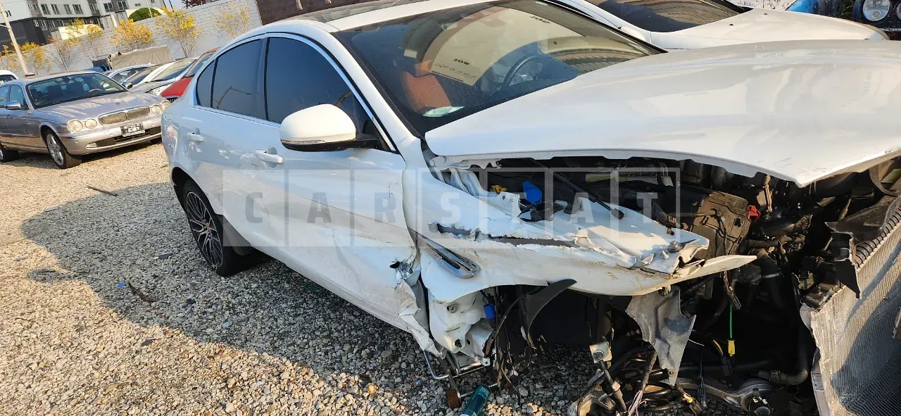 Photo 2 of 8: 2020 Jaguar XE D180 — Korean insurance auction