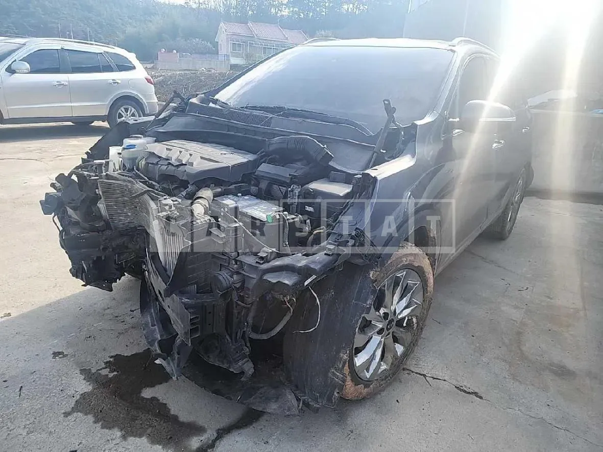 Photo 2 of 16: 2018 Kia Sorento, VIN KNAPS81ABKA490512 — Korean insurance auction