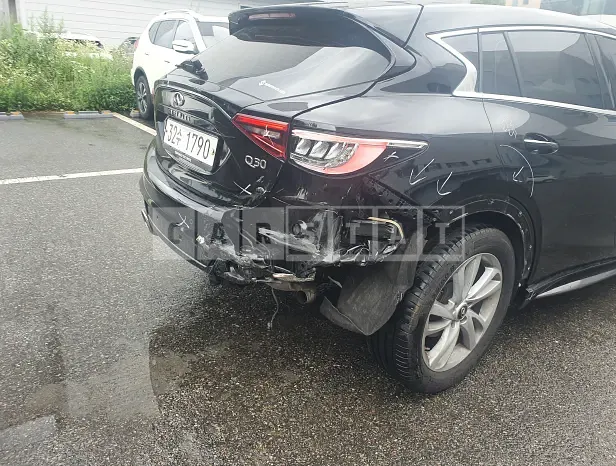 Photo 2 of 15: 2019 Infiniti Q30, VIN SJKCH53E6KA008902 — Korean insurance auction