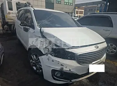 Photo 1 of 9: 2018 Kia Carnival, VIN KNAMB81ABJS375263 — Korean insurance auction