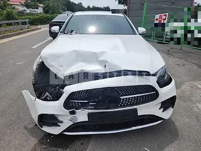 Photo 1 of 28: 2022 Mercedes-Benz E220 d 4Matic — Korean insurance auction
