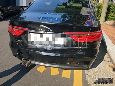 Photo 1 of 10: 2016 Jaguar XF 20d — Korean insurance auction