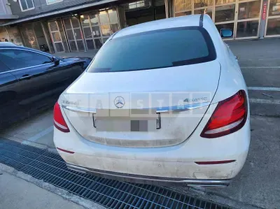 Photo 1 of 44: 2019 Mercedes-Benz E220 d 4Matic, VIN WDDZF0FB8KA650955 — Korean insurance auction