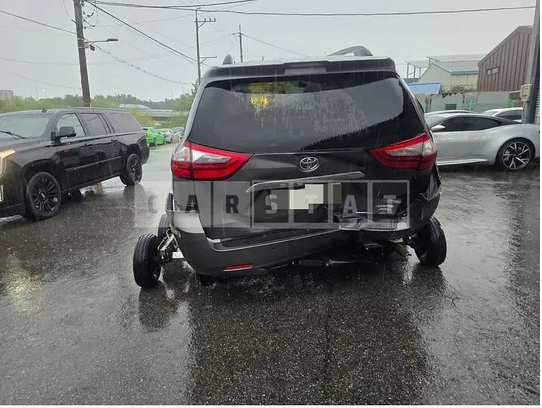 Photo 2 of 11: 2019 Toyota Siena 4WD — Korean insurance auction