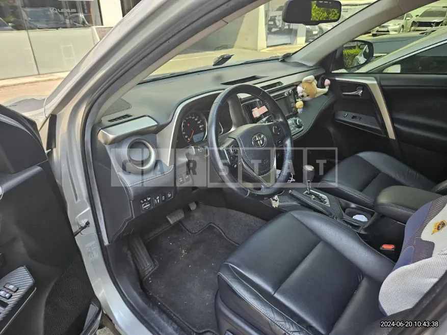 Photo 2 of 12: 2015 Toyota RAV4 4WD — Korean insurance auction