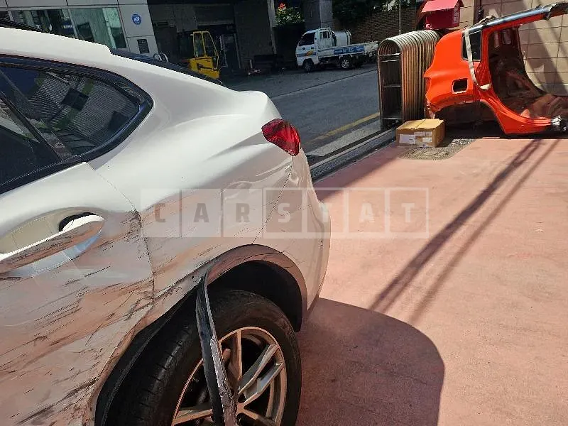 Photo 2 of 43: 2021 BMW X4 xDrive20i — Korean insurance auction