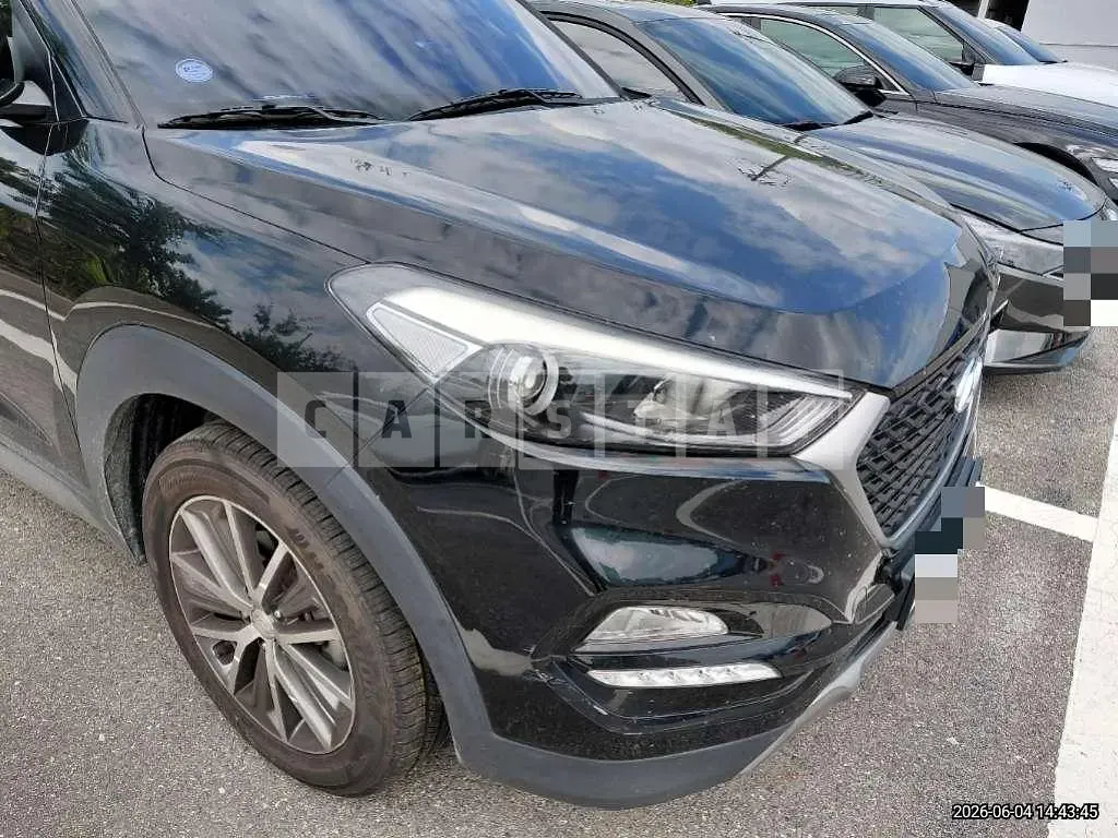 Photo 2 of 10: 2017 Hyundai Tucson TL — Korean insurance auction