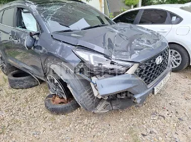 Photo 2 of 35: 2019 Hyundai Tucson, VIN KMHJ581ABKU901730 — Korean insurance auction