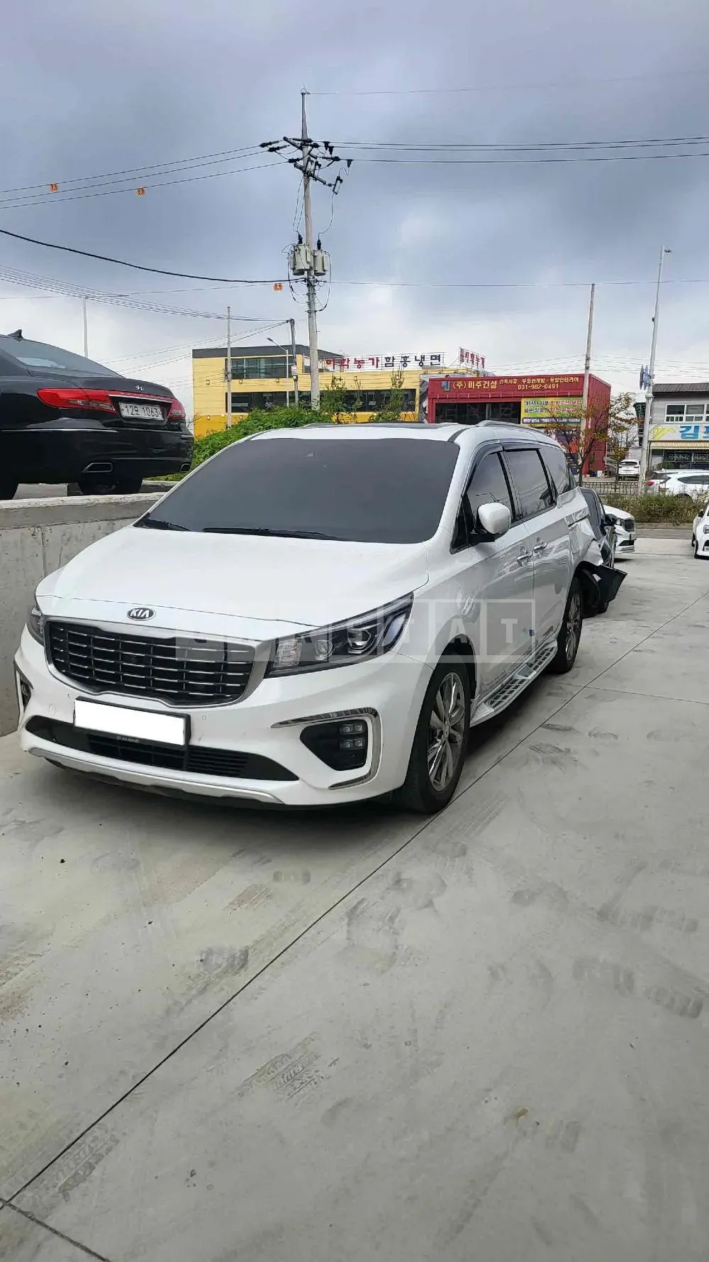 Photo 2 of 18: 2018 Kia Carnival, VIN KNAME81ABKS452939 — Korean insurance auction