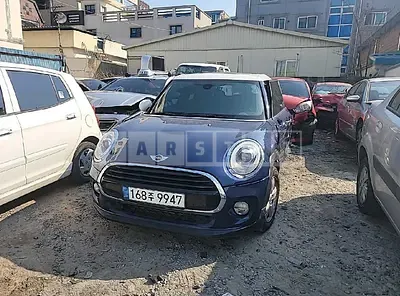 Photo 1 of 25: 2018 MINI Cooper D Five-Door, VIN WMWXT310XJ2G00763 — Korean insurance auction