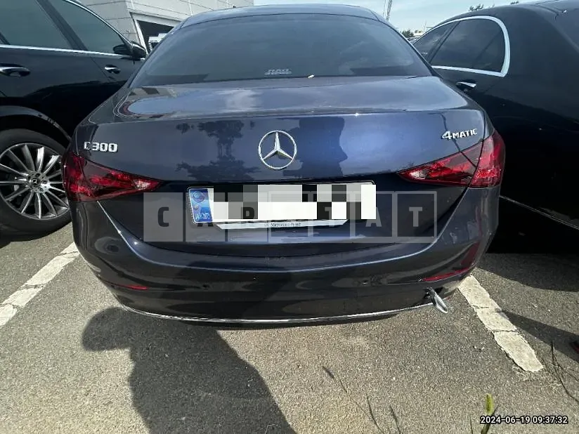 Photo 2 of 31: 2024 Mercedes-Benz C300 4Matic — Korean insurance auction